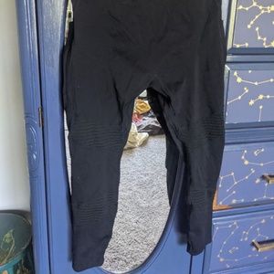 Fabletics 7/8 Moto leggings